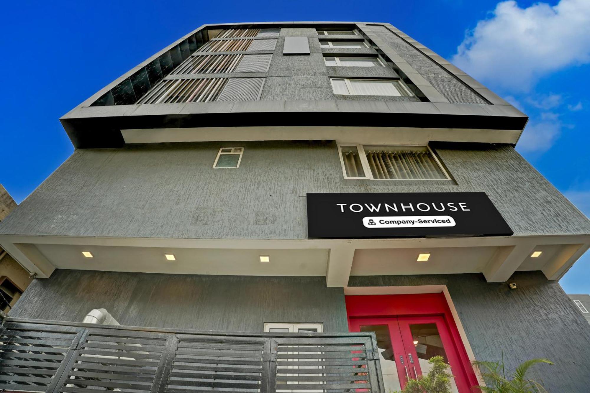 Super Townhouse Ulsoor Near Halasuru Metro Station Бенґалуру Екстер'єр фото